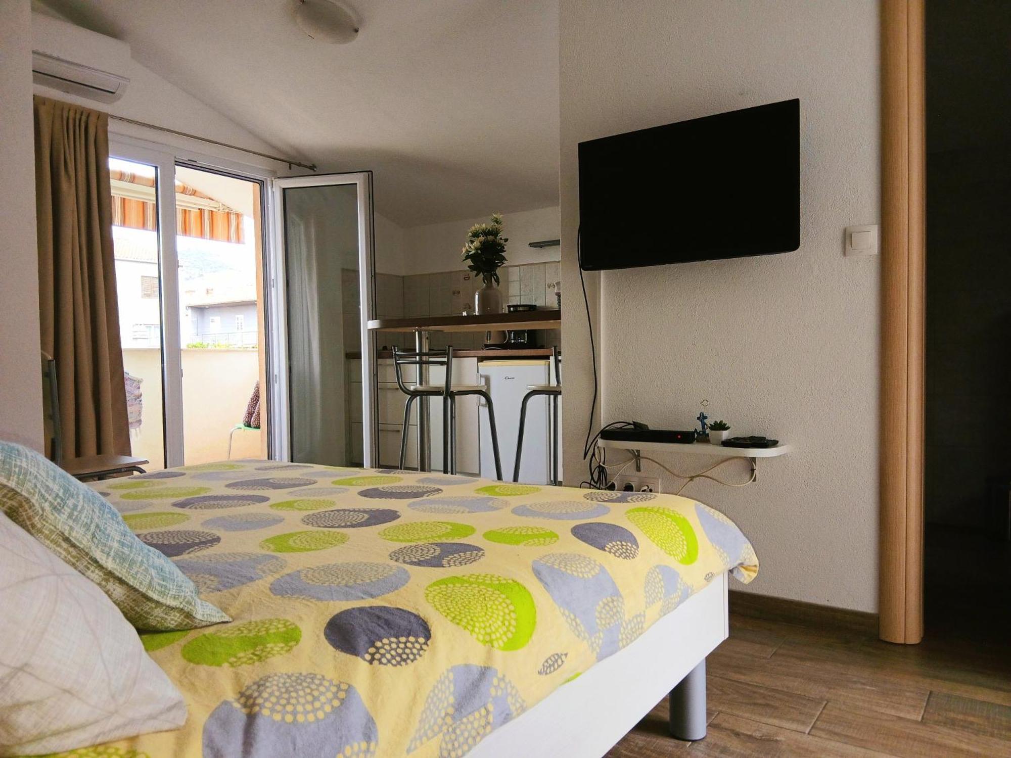 Danijela Apartman *